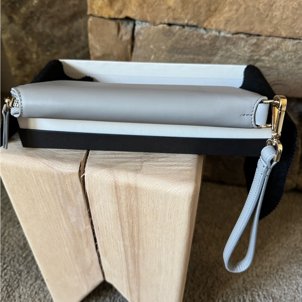 Chic Light Gray Leather wallet with wrist strap - Picture 5 of 8